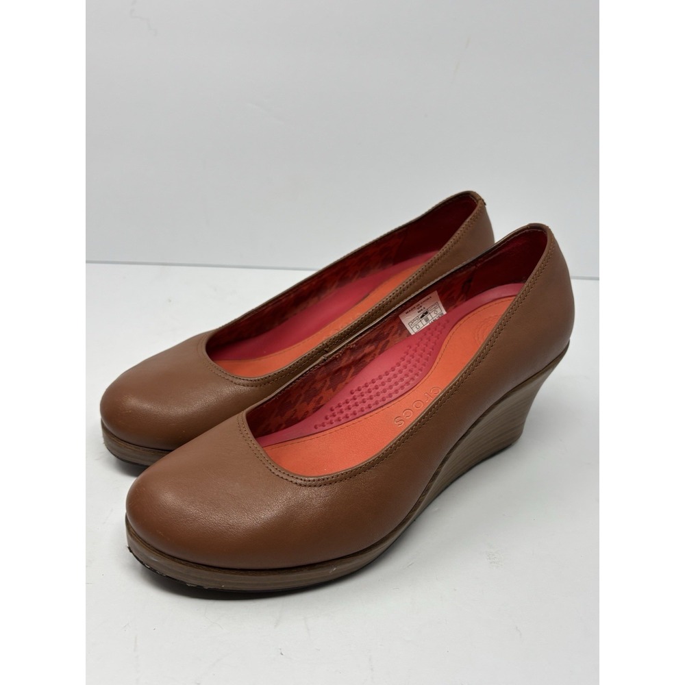 CROCS A-Leigh Leather Closed Toe Wedge Heel Women's Sz W8.5 Slip on 14700